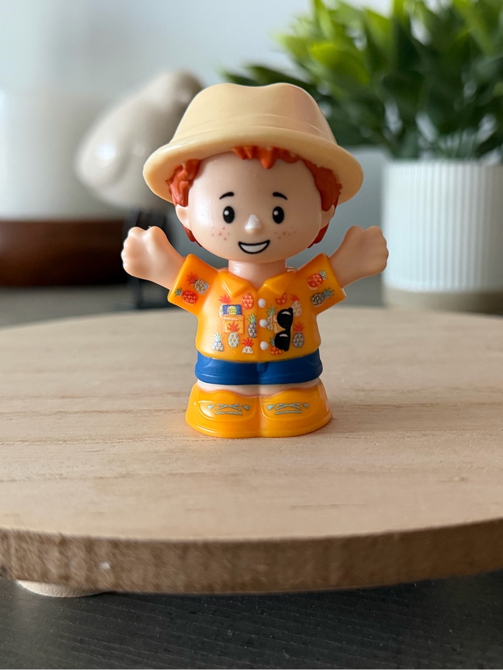 5/$20 2024 FP LP Everyday Adventures Airport Sunscreen Tourist Figure HTJ26